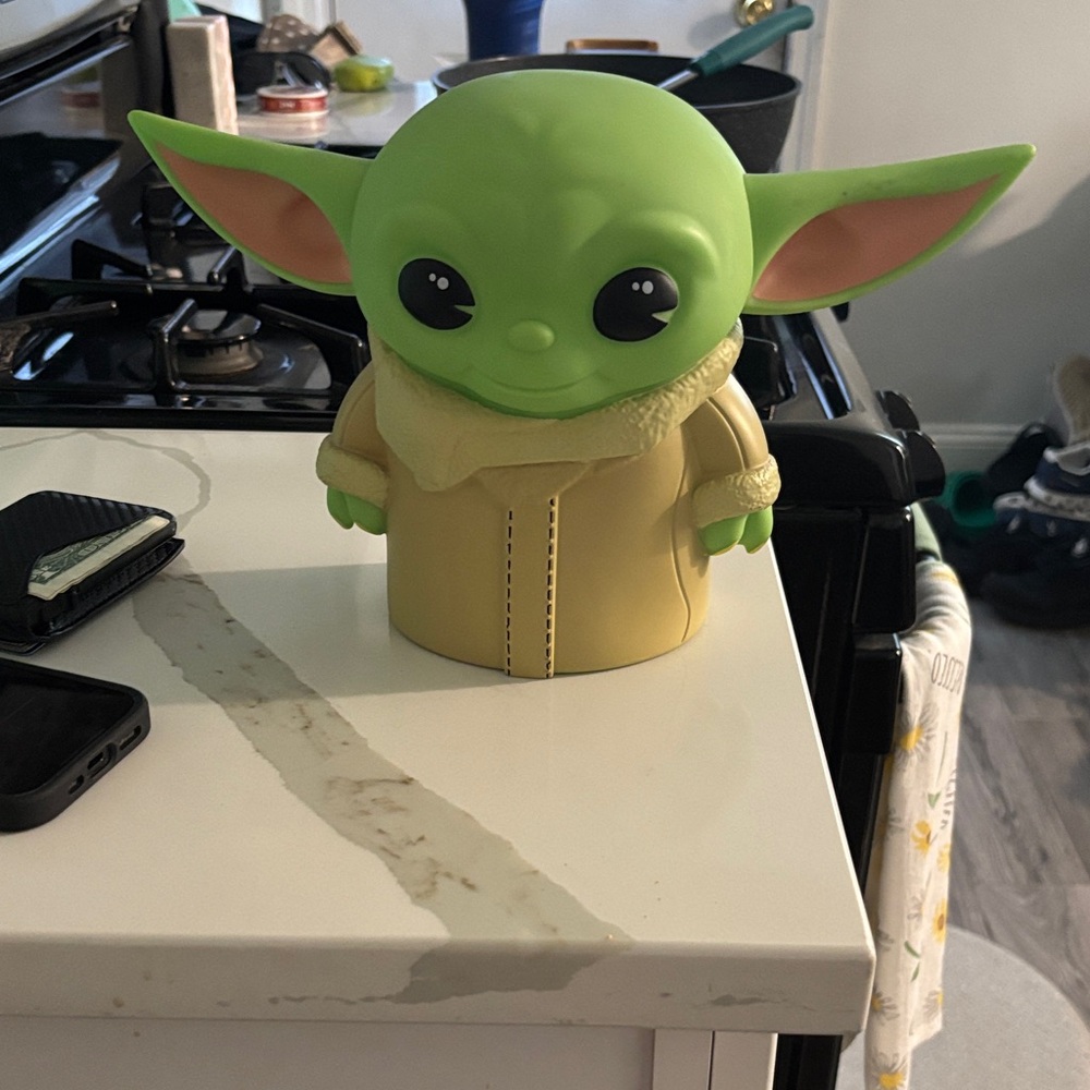 Baby Yoda piggy bank - Picture 1 of 4